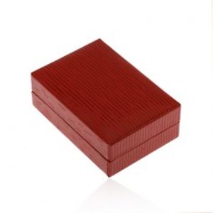 Krabička na náušnice v tmavě červené barvě, koženkový povrch se zářezy Y49.17
