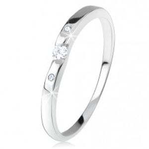 Lesklý prsten s čirými zirkony, zakřivená ramena, ze stříbra 925 SP26.29