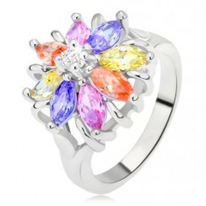 Lesklý prsten stříbrné barvy, barevný květ z broušených kamínků L9.09