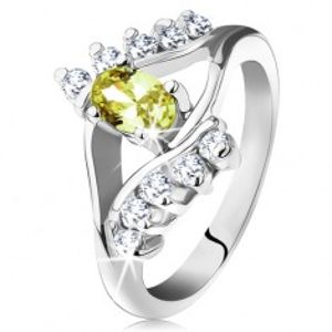 Lesklý prsten ve stříbrné barvě, hladké a zirkonové linie, světle zelený ovál G10.18