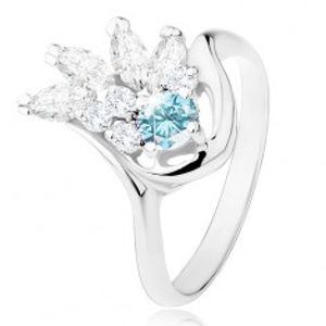 Lesklý prsten ve stříbrném odstínu, čirý zirkonový vějíř, světle modrý zirkon R31.21