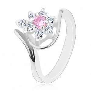 Lesklý prsten ve stříbrném odstínu, zahnutá ramena, růžovo-čirý kvítek G04.26