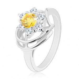 Lesklý prsten ve stříbrném odstínu, žluto-čirý zirkonový květ, obloučky AC14.02