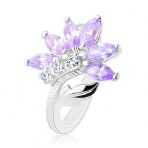 Blýskavý prsten ve stříbrné barvě, světle fialový květ, lesklý list R32.24