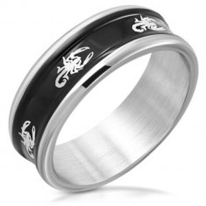 Ocelový prsten s jemně vyvýšenými hranami - černý pás, štíři, 8 mm J04.15