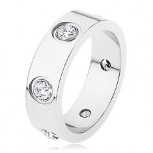 Ocelový prsten stříbrné barvy, lesklý, hladký, zdobený zirkony S70.09