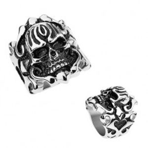 Ocelový patinovaný prsten, vypouklá lebka, ornamenty na ramenech Z30.10