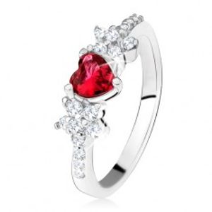 Prsten s červeným srdíčkovitým kamenem a kvítky, čiré zirkonky, stříbro 925 SP30.28
