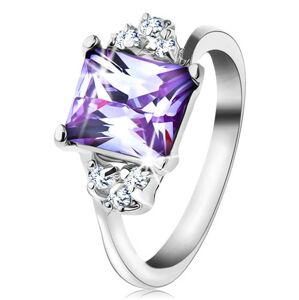 Prsten s lesklými rameny a obdélníkovým zirkonem světle fialové barvy - Velikost: 50