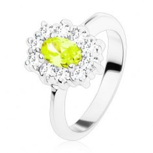 Prsten stříbrné barvy, žlutozelený oválný zirkon lemovaný kulatými čirými zirkonky R48.27