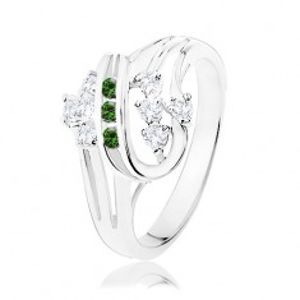 Prsten stříbrné barvy, zatočené linie zdobené čirými a zelenými zirkony R34.11