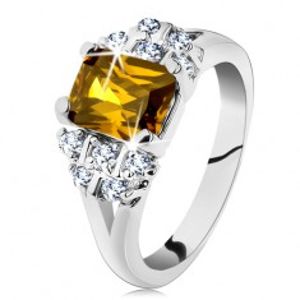 Prsten stříbrné barvy, žlutý obdélníkový zirkon, čiré zirkonky H4.17