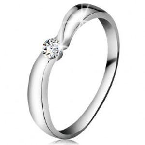 Prsten v bílém 14K zlatě se zářivým briliantem čiré barvy, širší ramena BT180.04/10