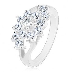 Prsten ve stříbrném odstínu, rozdělená ramena, květ z čirých zirkonů R42.21