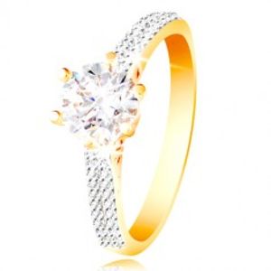 Prsten ve 14K zlatě - třpytivý čirý zirkon v ozdobném kotlíku, zirkonová ramena GG213.81/87