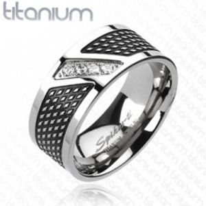 Prsten z titanu - černá a stříbrná barva, zirkony v diagonální linii K10.3