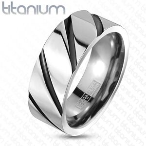 Prsten z titanu - lesklý stříbrný pás, černé šikmé pruhy - Velikost: 56