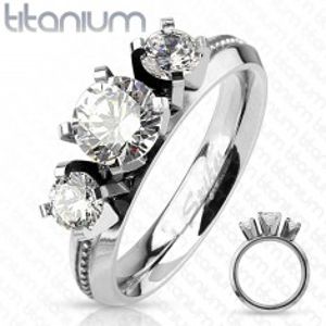 Prsten z titanu, stříbrná barva, tři kulaté čiré zirkony, vysoký lesk HH16.1