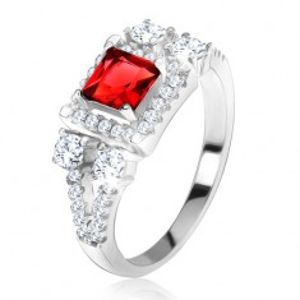 Prsten ze stříbra 925, červený čtvercový kámen, zirkonové "V" T19.5