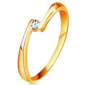 Prsten ze žlutého 14K zlata - čirý diamant mezi zúženými konci ramen BT181.09/15