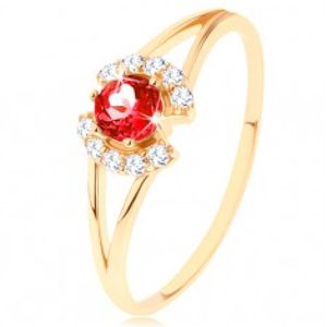 Prsten ze žlutého 9K zlata - kulatý červený granát mezi čirými obloučky GG65.30/35