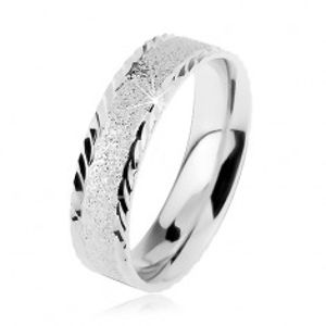 Stříbrný 925 prsten, blýskavý pískovaný povrch, malé šikmé zářezy R27.4