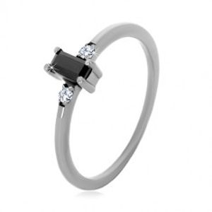 Stříbrný 925 prsten - obdélníkový zirkon černé barvy, čiré kulaté zirkony BB01.09