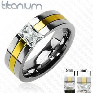 Titanový snubní prsten se zlatým pruhem a zirkonem - Velikost: 73