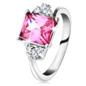 Třpytivý prsten ve stříbrném odstínu, obdélníkový zirkon v růžové barvě G10.21