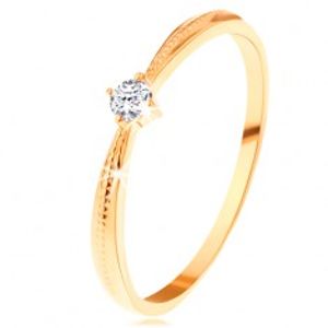 Zásnubní prsten ve žlutém 14K zlatě - kulatý čirý zirkon, vroubky na ramenech GG110.62/63/111.01/05