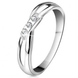 Zlatý 14K prsten - tři kulaté diamanty čiré barvy, rozdělená ramena, bílé zlato BT178.92/98